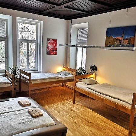 Хостел Vila Veselova, Ljubljana City Center Экстерьер фото