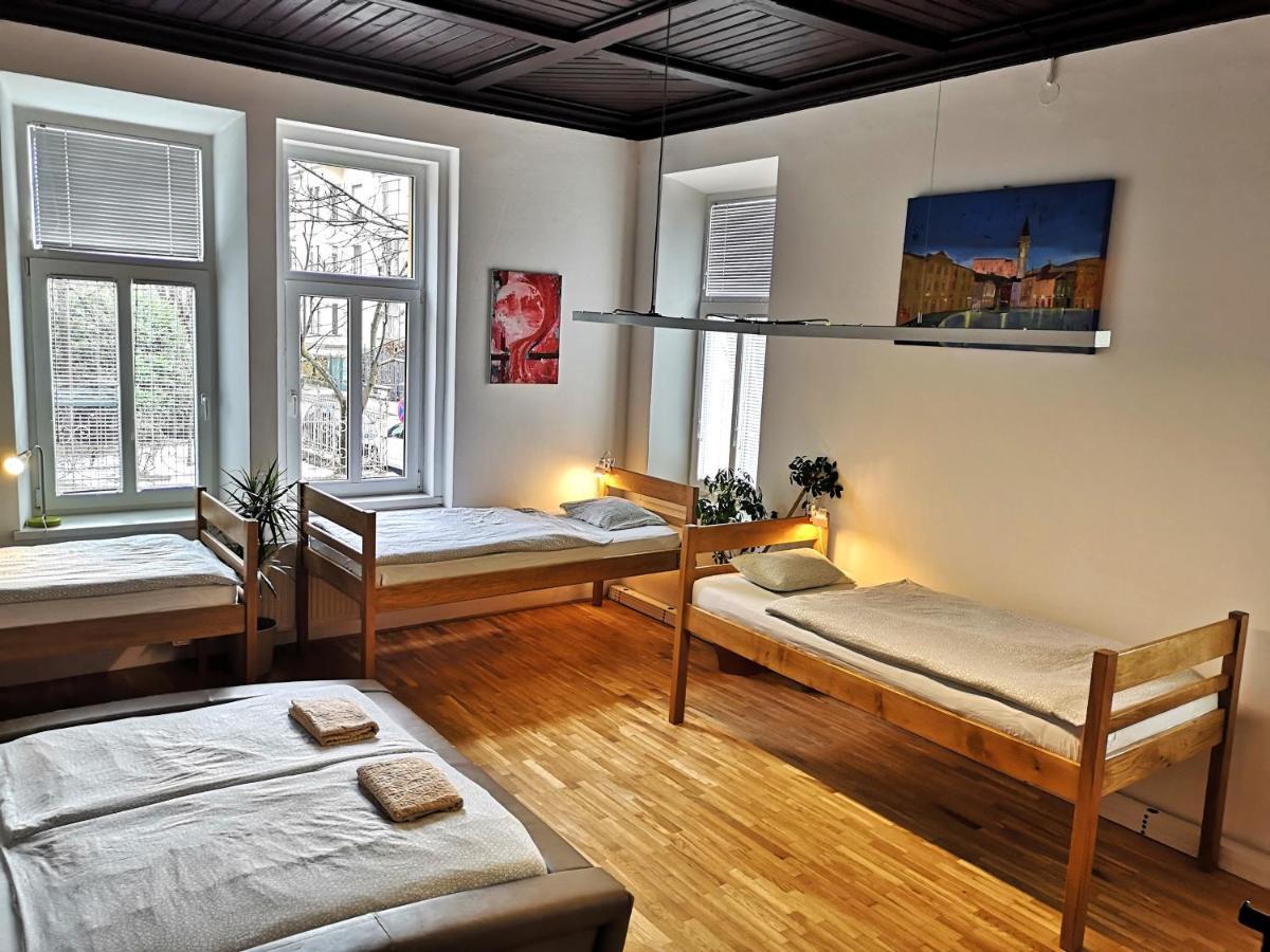 Хостел Vila Veselova, Ljubljana City Center Экстерьер фото